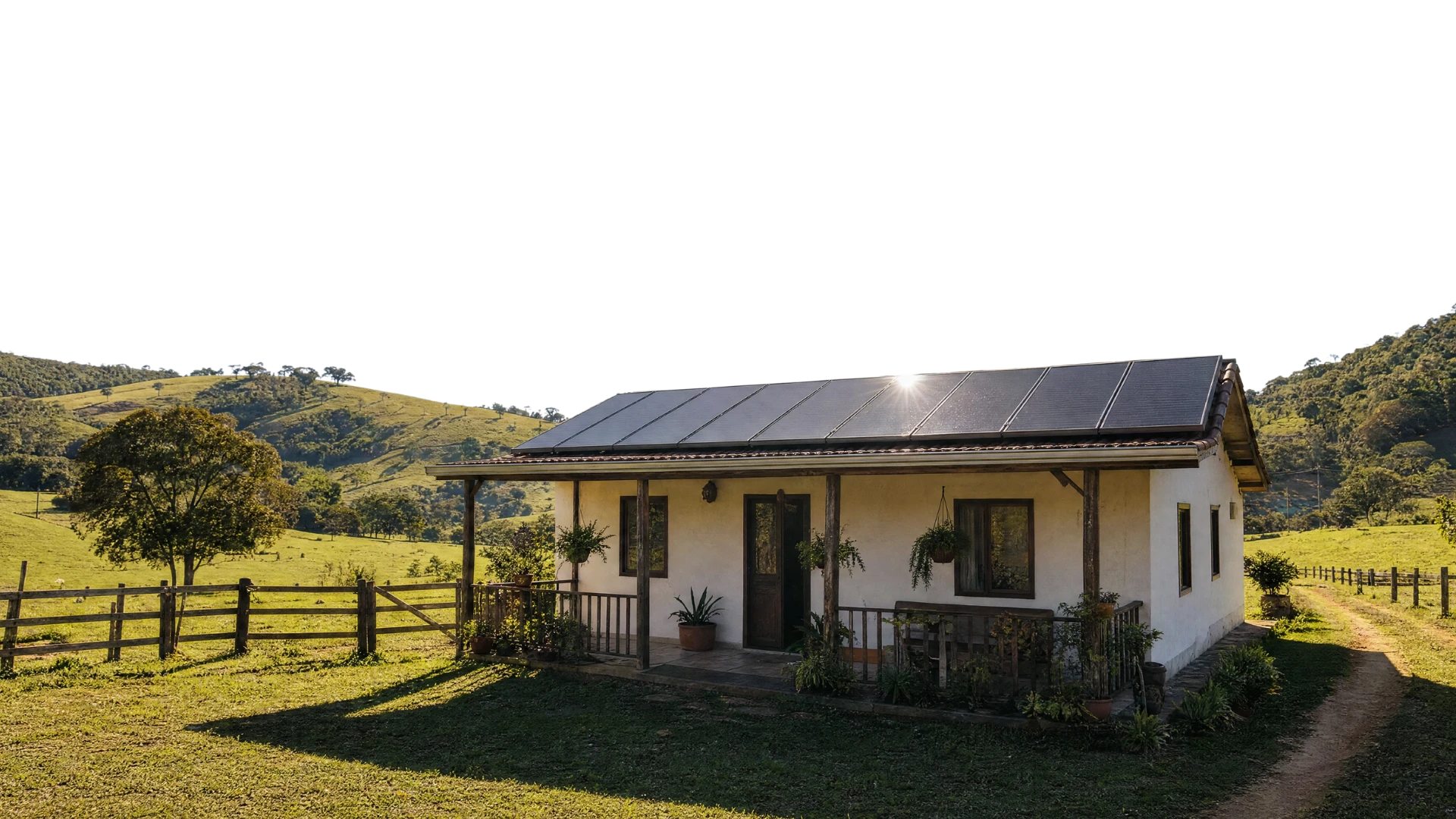 Casa de chácara com painéis solares no telhado, no Sul de Minas